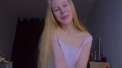 Chloe online show from November 26, 2025, 11:50 pm