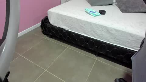 hilary_tailor online show from September 23, 2025, 11:02 am