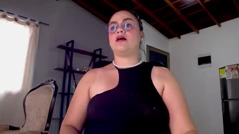 Snapshot of hillary_12 chatting on September 12, 2025, 7:36 pm Miranda online show from September 12, 2025, 7:36 pm