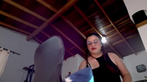 Snapshot of hillary_12 chatting on September 27, 2025, 9:20 pm Miranda online show from September 27, 2025, 9:20 pm