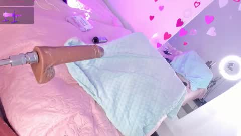  Hilary  online show from December 4, 2025, 8:28 pm