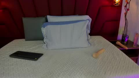 Hisoka online show from September 19, 2025, 5:46 pm