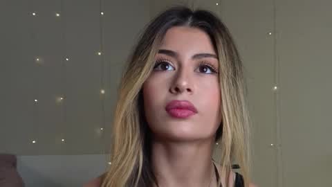 Snapshot of holayoula chatting on October 28, 2025, 8:07 am Moni Monica online show from October 28, 2025, 8:07 am