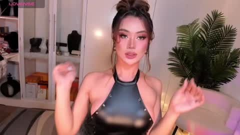 Snapshot of holee_laura chatting on January 12, 2025, 9:08 pm Ms. Laura online show from January 12, 2025, 9:08 pm