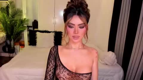 Snapshot of holee_laura chatting on September 21, 2025, 7:54 am Ms. Laura online show from September 21, 2025, 7:54 am