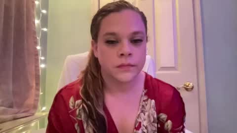 Snapshot of holly23hopefull chatting on December 14, 2024, 12:33 am Hollys Drive threw Side Of CB. online show from December 14, 2024, 12:33 am