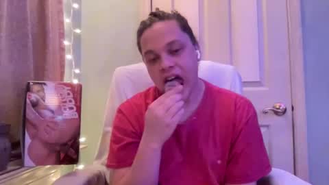 Snapshot of holly23hopefull chatting on December 18, 2024, 1:26 am Hollys Drive threw Side Of CB. online show from December 18, 2024, 1:26 am