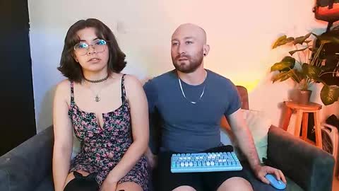 Holly and Honey online show from November 6, 2025, 9:15 pm