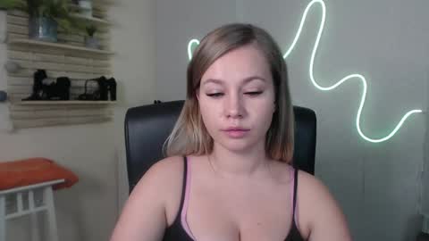 Holly online show from December 6, 2024, 4:58 am