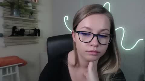 Holly online show from December 6, 2024, 8:05 am