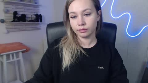 Holly online show from December 9, 2024, 9:39 am