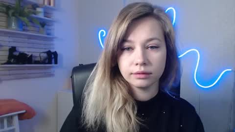 Holly online show from December 18, 2024, 4:42 am