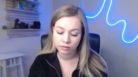 Holly online show from January 8, 2025, 7:24 am