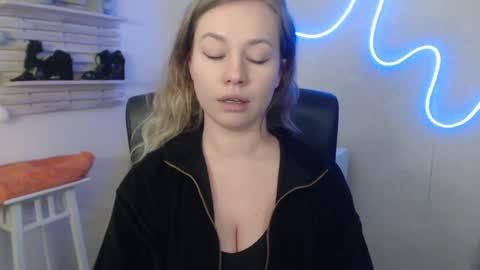 Holly online show from February 7, 2025, 5:31 am