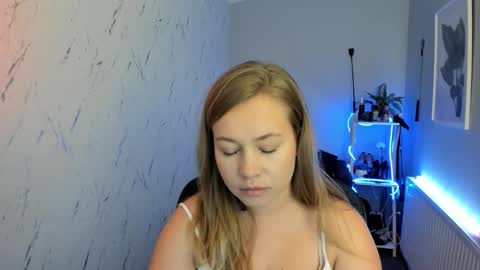 Holly online show from September 8, 2025, 5:56 pm