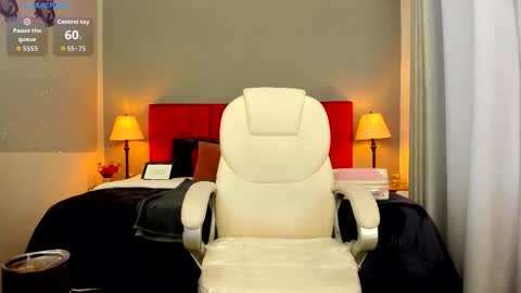 Snapshot of holly_madison_ chatting on November 16, 2025, 1:06 pm Holly Madisson online show from November 16, 2025, 1:06 pm