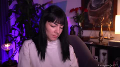 Snapshot of hollylinder_ chatting on February 16, 2025, 1:36 am Holly Linder online show from February 16, 2025, 1:36 am