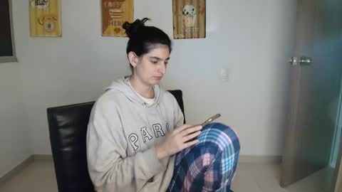 Snapshot of hollyshit_ chatting on October 24, 2025, 2:52 am hollyshit_ online show from October 24, 2025, 2:52 am