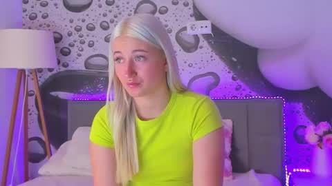 Snapshot of hollytaillor chatting on December 2, 2025, 1:05 pm HollyTaillor online show from December 2, 2025, 1:05 pm