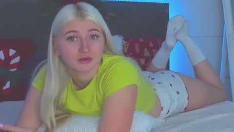 Snapshot of hollytaillor chatting on December 14, 2025, 6:41 am HollyTaillor online show from December 14, 2025, 6:41 am