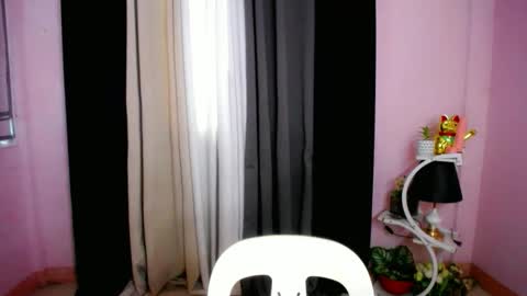 holy_samyx online show from November 25, 2025, 2:55 am