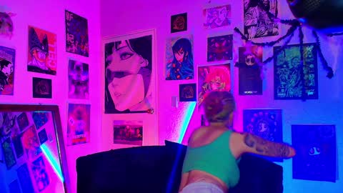 Snapshot of holyeva chatting on December 4, 2024, 4:43 am online show from December 4, 2024, 4:43 am