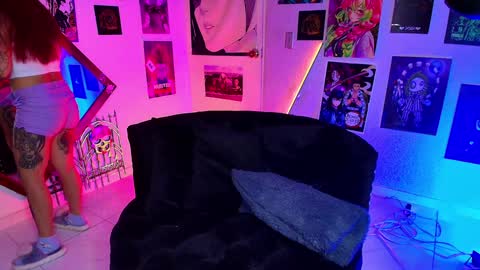 Snapshot of holyeva chatting on February 1, 2025, 11:48 pm online show from February 1, 2025, 11:48 pm