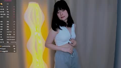 Snapshot of honeey_beee chatting on September 24, 2025, 7:28 pm May online show from September 24, 2025, 7:28 pm