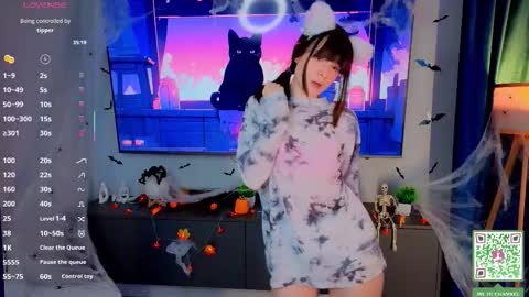 May online show from November 5, 2025, 5:02 pm