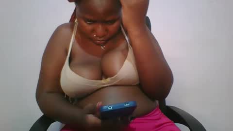 honey_beb online show from September 25, 2025, 7:17 pm