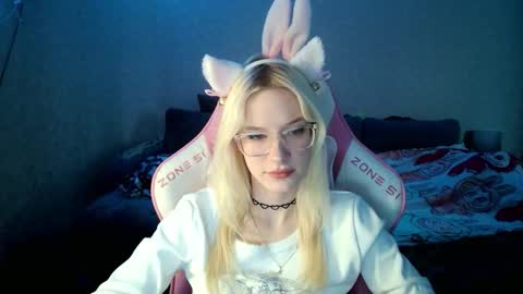 Snapshot of honey_bold chatting on December 17, 2025, 9:48 am honey_bold online show from December 17, 2025, 9:48 am