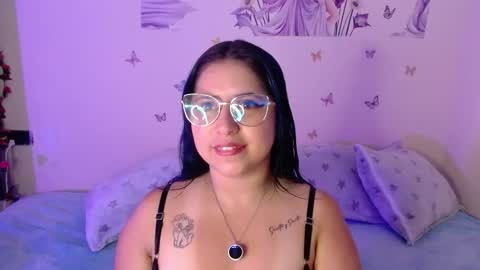 Snapshot of honey_buns_1 chatting on November 7, 2025, 12:05 pm mimi online show from November 7, 2025, 12:05 pm