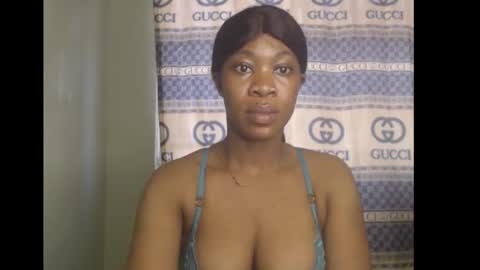 Snapshot of honey_dollxx chatting on October 20, 2025, 8:48 am Flora online show from October 20, 2025, 8:48 am