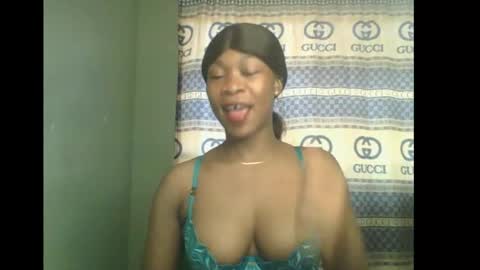 Flora online show from November 13, 2025, 8:35 am