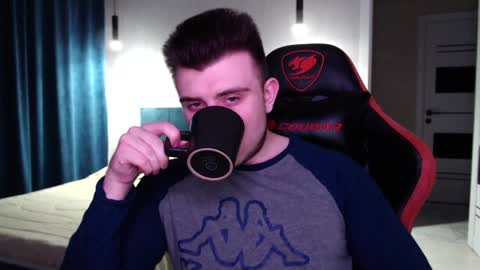 Snapshot of honey_furry chatting on December 22, 2024, 5:21 pm Wolfy online show from December 22, 2024, 5:21 pm