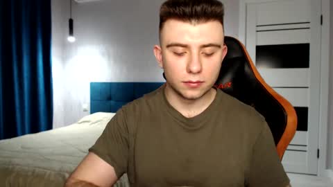 Snapshot of honey_furry chatting on December 30, 2024, 12:22 am Wolfy online show from December 30, 2024, 12:22 am