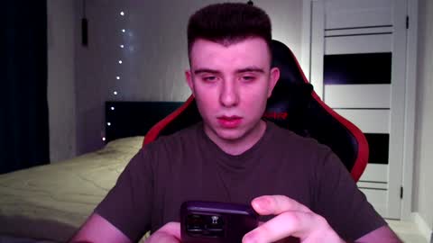 Snapshot of honey_furry chatting on January 5, 2025, 8:52 pm Wolfy online show from January 5, 2025, 8:52 pm