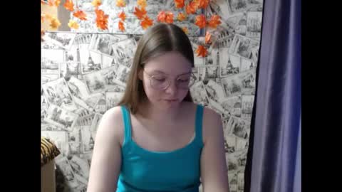 Snapshot of honey_mood chatting on November 6, 2025, 8:48 am Lina online show from November 6, 2025, 8:48 am