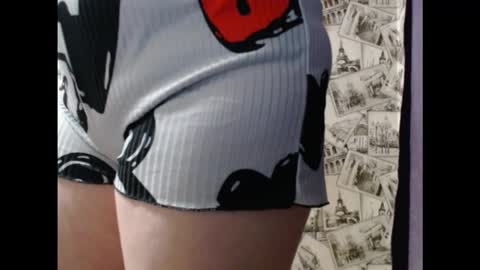 Snapshot of honey_mood chatting on November 13, 2025, 6:18 pm Lina online show from November 13, 2025, 6:18 pm