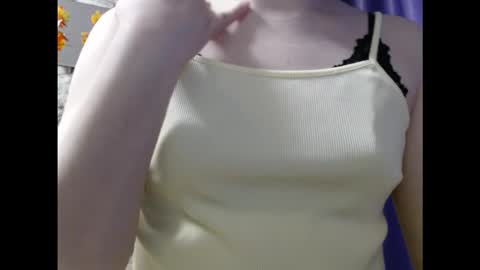 Snapshot of honey_mood chatting on November 26, 2025, 9:10 am Lina online show from November 26, 2025, 9:10 am