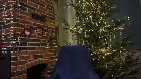 Snapshot of honey_pixie chatting on December 24, 2024, 8:38 pm honey_pixie online show from December 24, 2024, 8:38 pm