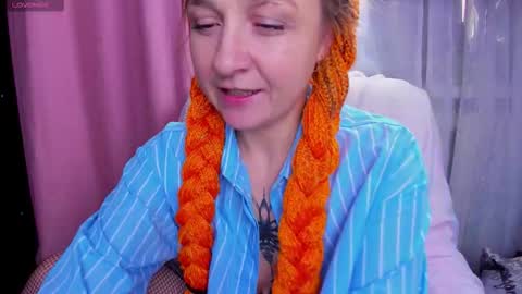 Snapshot of honey_rabbits chatting on November 18, 2025, 10:31 am CHRISTIE and HERALD online show from November 18, 2025, 10:31 am