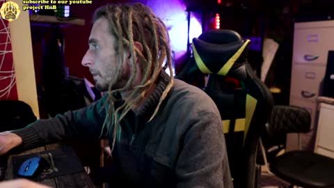 Snapshot of honeyand_thebear chatting on December 8, 2024, 4:25 am Honey and Bear online show from December 8, 2024, 4:25 am