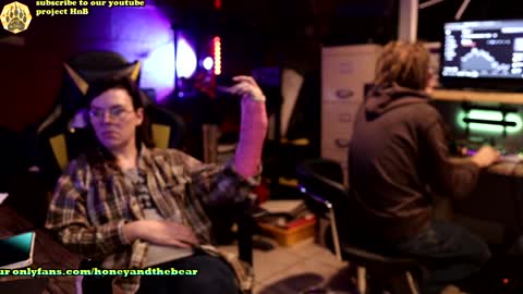 Snapshot of honeyand_thebear chatting on December 13, 2024, 3:27 am Honey and Bear online show from December 13, 2024, 3:27 am
