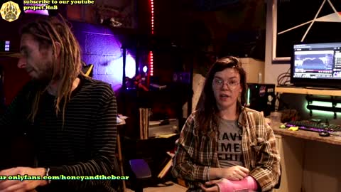 Snapshot of honeyand_thebear chatting on December 14, 2024, 3:51 am Honey and Bear online show from December 14, 2024, 3:51 am