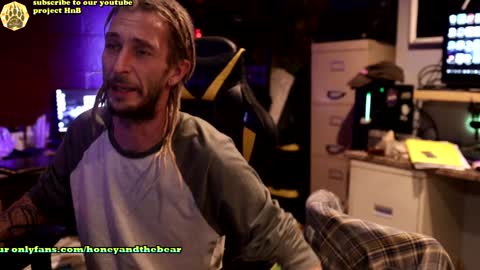 Snapshot of honeyand_thebear chatting on December 17, 2024, 3:28 am Honey and Bear online show from December 17, 2024, 3:28 am