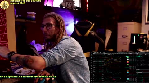 Snapshot of honeyand_thebear chatting on December 18, 2024, 5:00 pm Honey and Bear online show from December 18, 2024, 5:00 pm