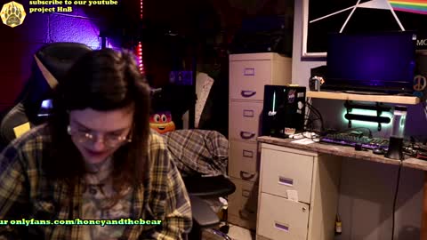 Snapshot of honeyand_thebear chatting on December 20, 2024, 3:47 am Honey and Bear online show from December 20, 2024, 3:47 am