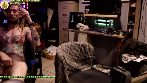 Snapshot of honeyand_thebear chatting on December 20, 2024, 6:50 am Honey and Bear online show from December 20, 2024, 6:50 am