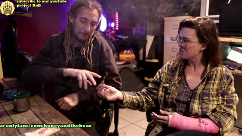 Snapshot of honeyand_thebear chatting on December 23, 2024, 4:22 am Honey and Bear online show from December 23, 2024, 4:22 am